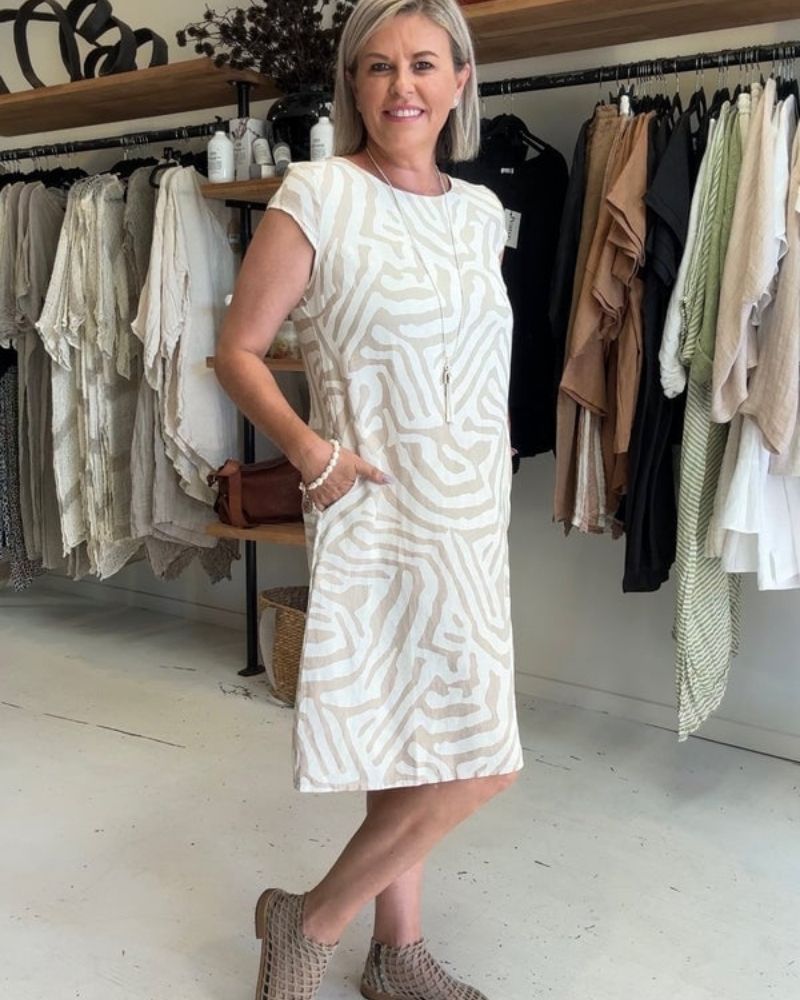 Susan™ | Summer Dress with Round Neckline and Beautiful Print