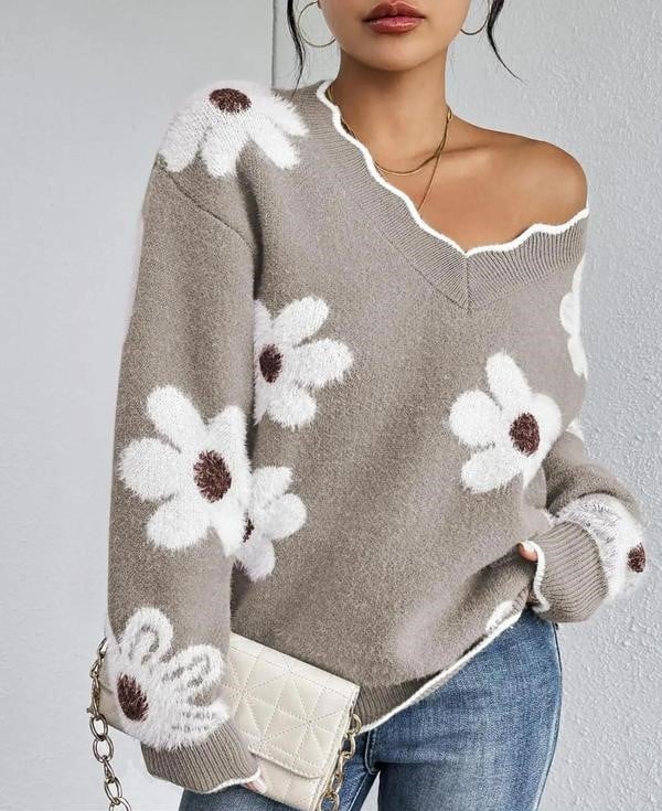 Catherine™ |  Elegant Floral Sweater with Wavy Trim