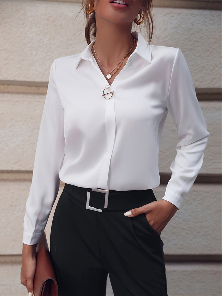 Sandra | Elegant Chiffon Blouse with V-Neck and Buttons